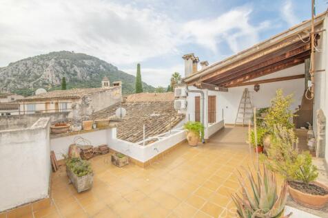 NICE TOWNHOUSE FOR SALE IN POLLENSA 