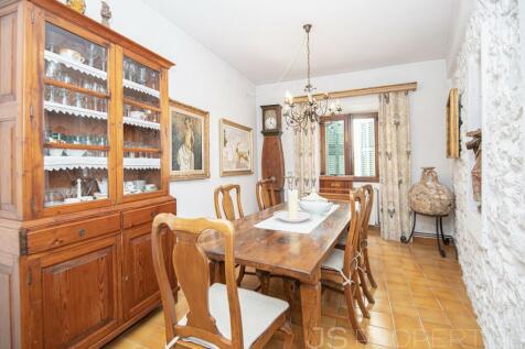 NICE TOWNHOUSE FOR SALE IN POLLENSA 