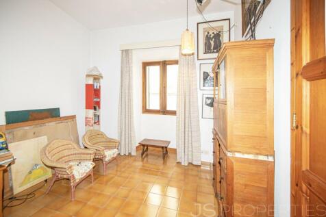 NICE TOWNHOUSE FOR SALE IN POLLENSA 