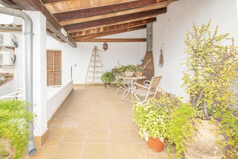 NICE TOWNHOUSE FOR SALE IN POLLENSA 