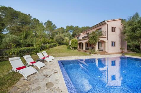 SPECTACULAR VILLA LOCATED NEAR POLLENSA WITH RENTAL LICENSE