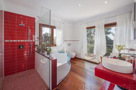 SPECTACULAR VILLA LOCATED NEAR POLLENSA WITH RENTAL LICENSE