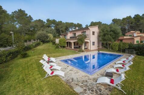 SPECTACULAR VILLA LOCATED NEAR POLLENSA WITH RENTAL LICENSE