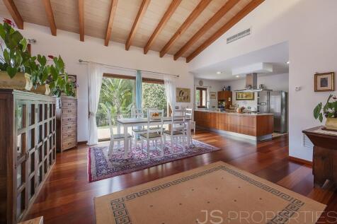 SPECTACULAR VILLA LOCATED NEAR POLLENSA WITH RENTAL LICENSE