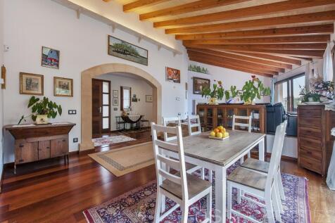SPECTACULAR VILLA LOCATED NEAR POLLENSA WITH RENTAL LICENSE