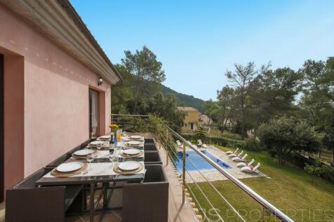 SPECTACULAR VILLA LOCATED NEAR POLLENSA WITH RENTAL LICENSE
