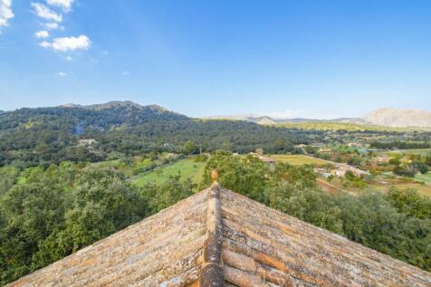 RARE, UNIQUE AND TRADITIONAL VILLA FOR SALE NEAR POLLENSA