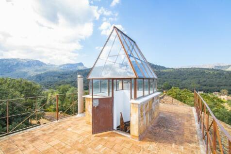 RARE, UNIQUE AND TRADITIONAL VILLA FOR SALE NEAR POLLENSA