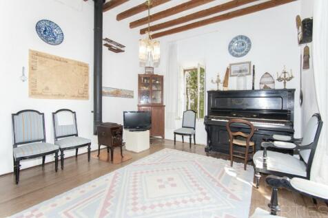 RARE, UNIQUE AND TRADITIONAL VILLA FOR SALE NEAR POLLENSA