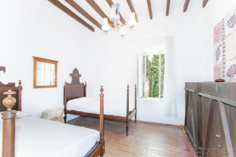 RARE, UNIQUE AND TRADITIONAL VILLA FOR SALE NEAR POLLENSA