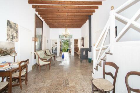 RARE, UNIQUE AND TRADITIONAL VILLA FOR SALE NEAR POLLENSA