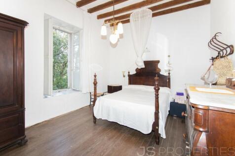 RARE, UNIQUE AND TRADITIONAL VILLA FOR SALE NEAR POLLENSA