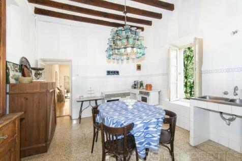 RARE, UNIQUE AND TRADITIONAL VILLA FOR SALE NEAR POLLENSA