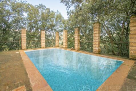 RARE, UNIQUE AND TRADITIONAL VILLA FOR SALE NEAR POLLENSA