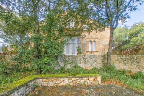 RARE, UNIQUE AND TRADITIONAL VILLA FOR SALE NEAR POLLENSA