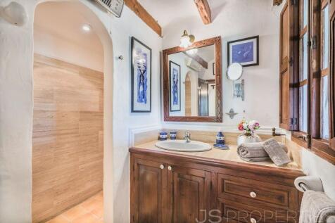 BEAUTIFUL COUNTRY VILLA IN IDEAL LOCATION CLOSE TO POLLENSA