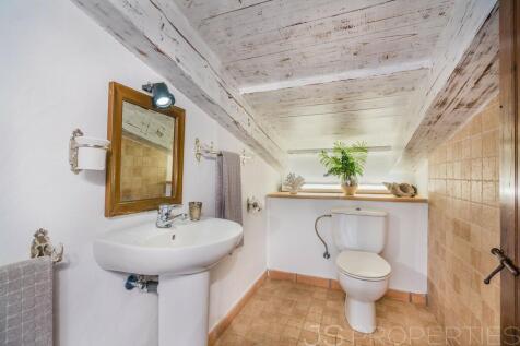 BEAUTIFUL COUNTRY VILLA IN IDEAL LOCATION CLOSE TO POLLENSA