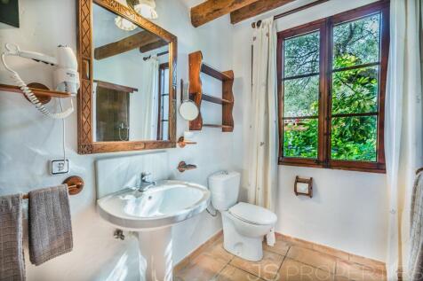 BEAUTIFUL COUNTRY VILLA IN IDEAL LOCATION CLOSE TO POLLENSA