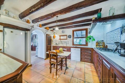 BEAUTIFUL COUNTRY VILLA IN IDEAL LOCATION CLOSE TO POLLENSA