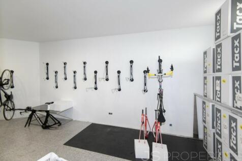 TWO COMMERCIAL PREMISSES FOR SALE IN PUERTO POLLENSA