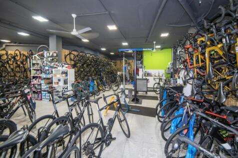 TWO COMMERCIAL PREMISSES FOR SALE IN PUERTO POLLENSA