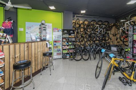TWO COMMERCIAL PREMISSES FOR SALE IN PUERTO POLLENSA
