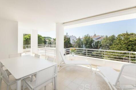 Fantastic top floor flat with roof terrace in the Bellresguard complex