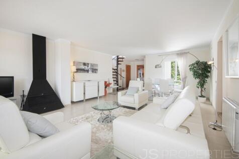 Fantastic top floor flat with roof terrace in the Bellresguard complex