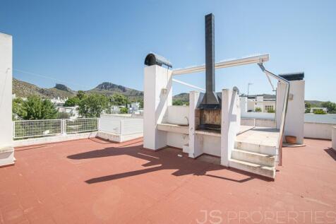 Fantastic top floor flat with roof terrace in the Bellresguard complex