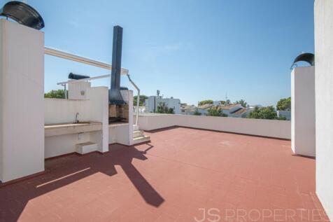 Fantastic top floor flat with roof terrace in the Bellresguard complex
