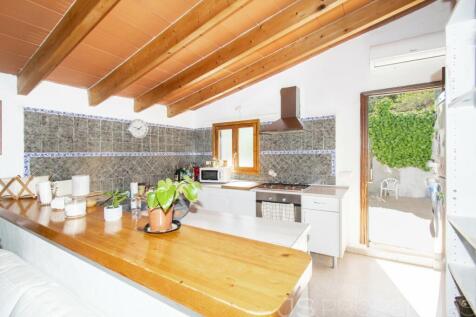TRADITIONAL VILLAGE HOUSE FOR SALE IN POLLENSA 
