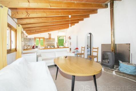 TRADITIONAL VILLAGE HOUSE FOR SALE IN POLLENSA 