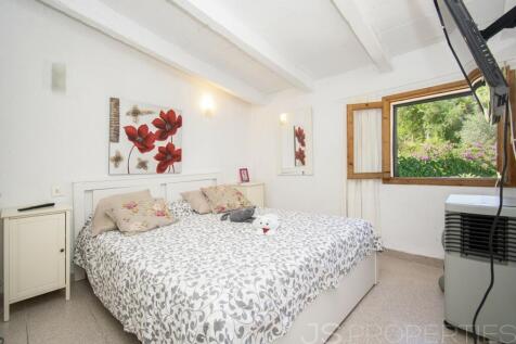 TRADITIONAL VILLAGE HOUSE FOR SALE IN POLLENSA 