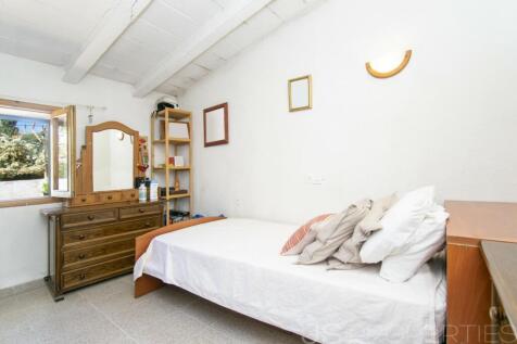 TRADITIONAL VILLAGE HOUSE FOR SALE IN POLLENSA 