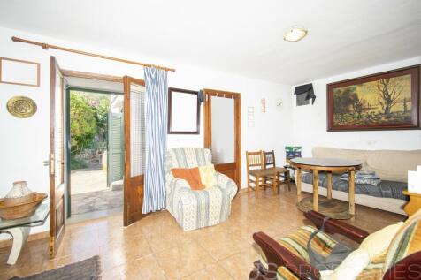 TRADITIONAL VILLAGE HOUSE FOR SALE IN POLLENSA 