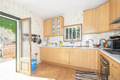 TRADITIONAL VILLAGE HOUSE FOR SALE IN POLLENSA 