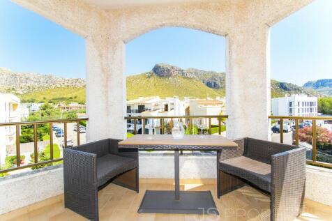 BLOCK OF APARTMENTS AND COMMERCIAL PREMISES IN PUERTO POLLENSA