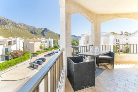 BLOCK OF APARTMENTS AND COMMERCIAL PREMISES IN PUERTO POLLENSA