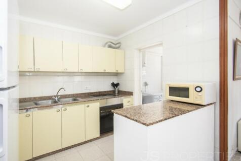 BLOCK OF APARTMENTS AND COMMERCIAL PREMISES IN PUERTO POLLENSA