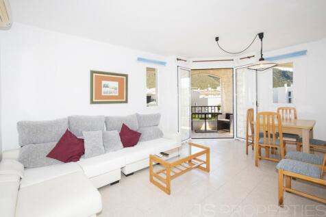 BLOCK OF APARTMENTS AND COMMERCIAL PREMISES IN PUERTO POLLENSA