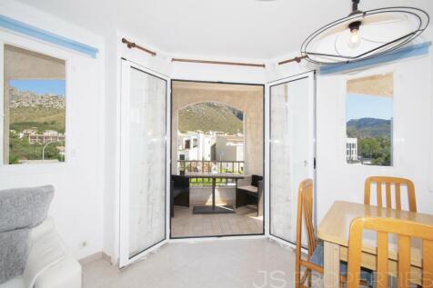 BLOCK OF APARTMENTS AND COMMERCIAL PREMISES IN PUERTO POLLENSA
