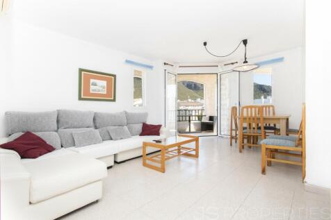 BLOCK OF APARTMENTS AND COMMERCIAL PREMISES IN PUERTO POLLENSA