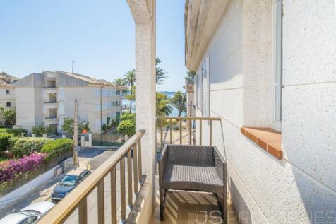 BLOCK OF APARTMENTS AND COMMERCIAL PREMISES IN PUERTO POLLENSA