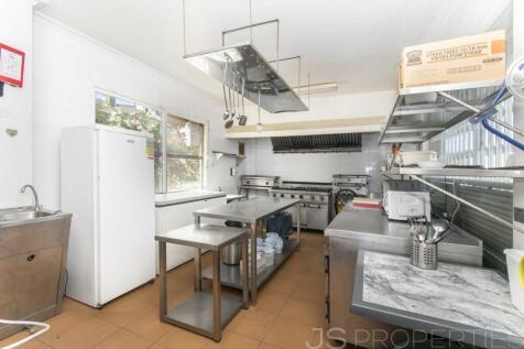 BLOCK OF APARTMENTS AND COMMERCIAL PREMISES IN PUERTO POLLENSA