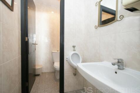 BLOCK OF APARTMENTS AND COMMERCIAL PREMISES IN PUERTO POLLENSA