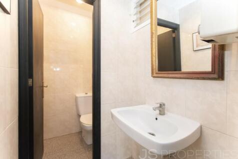 BLOCK OF APARTMENTS AND COMMERCIAL PREMISES IN PUERTO POLLENSA
