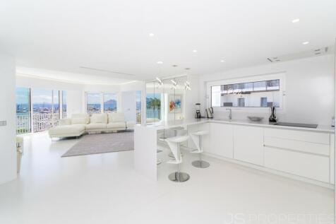 RENOVATED MODERN FRONT LINE APARTMENT FOR SALE WITH UNOBSTRUCTED VIEWS OF THE SEA