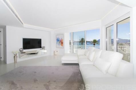 RENOVATED MODERN FRONT LINE APARTMENT FOR SALE WITH UNOBSTRUCTED VIEWS OF THE SEA