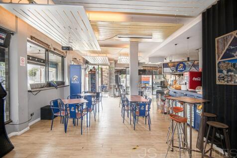 COMMERCIAL PREMISSES FOR SALE IN THE CENTER OF PUERTO POLLENSA