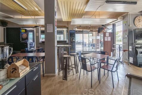 COMMERCIAL PREMISSES FOR SALE IN THE CENTER OF PUERTO POLLENSA